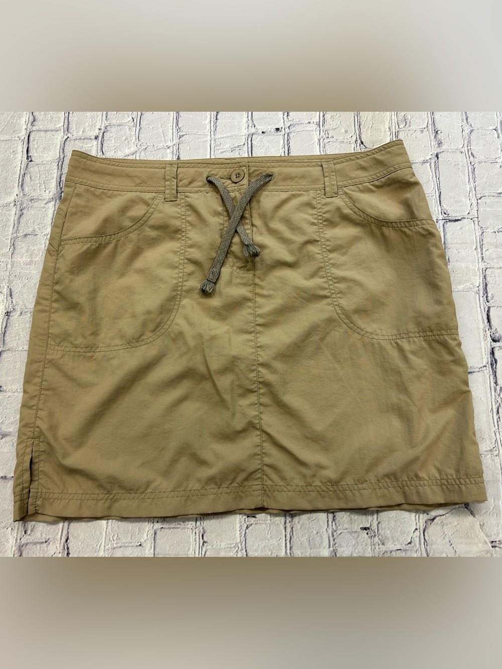 MEC women’s size 14 khaki skirt